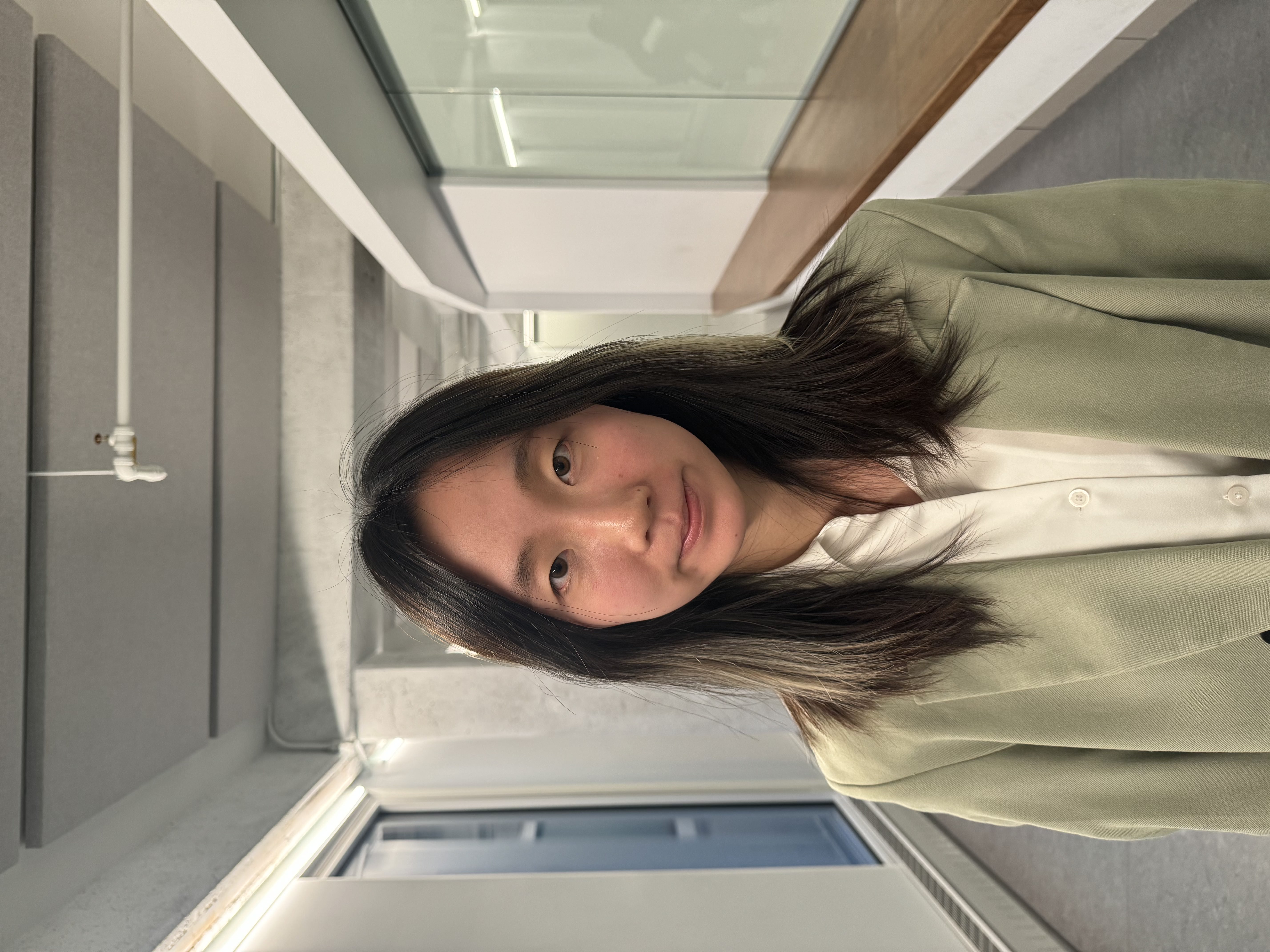 Meet Gloria Zhang! Freshman studying Biomedical Engineering, with interdisciplinary interests. 
                Enjoys exploring the world through traveling, reading, seeking adventure in activities like rock 
                climbing and snowboarding, and experimenting with new recipes and flavors in the kitchen.